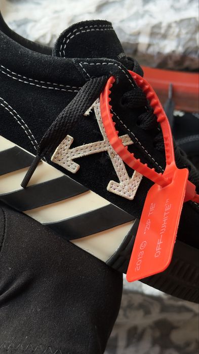 Off-White Low Vulcanized Black/White Suede EU38