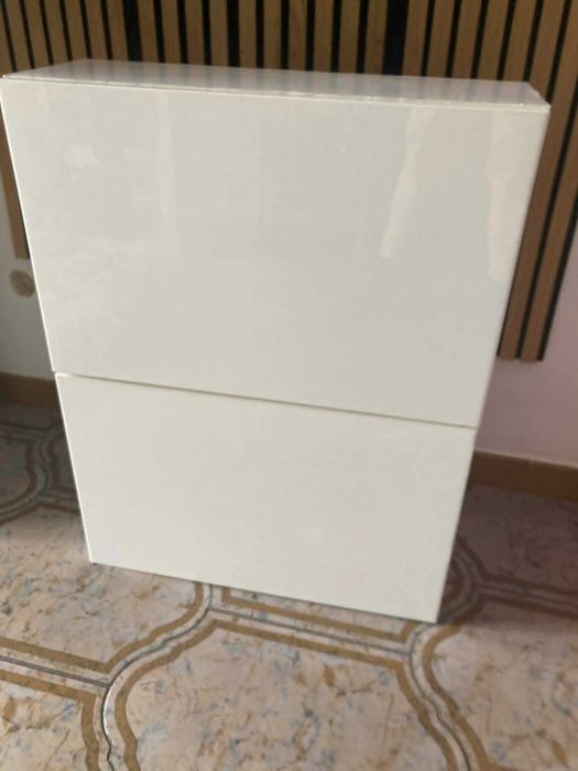 2 móveis IKEA brancos com portas lacadas