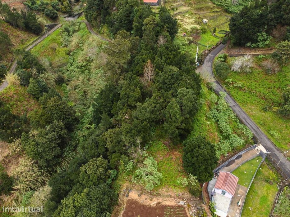 Terreno rústico com uma área de 2.302 m2