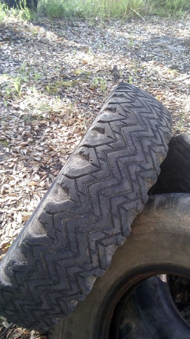 Pneus Firestone 750 R16 (para desocupar)