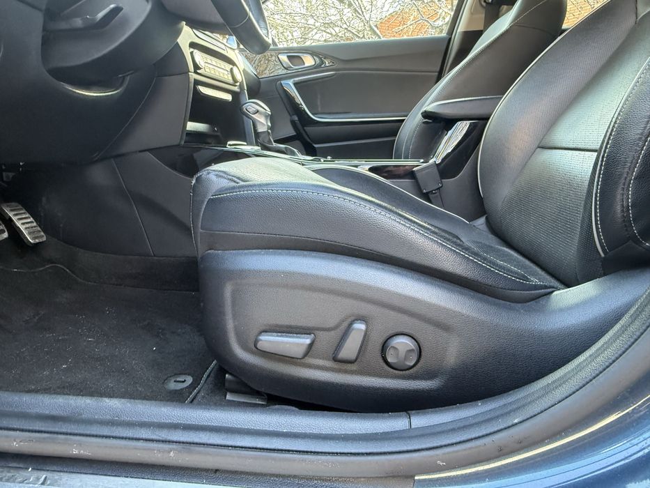 Атомобіль KIA XCEED top