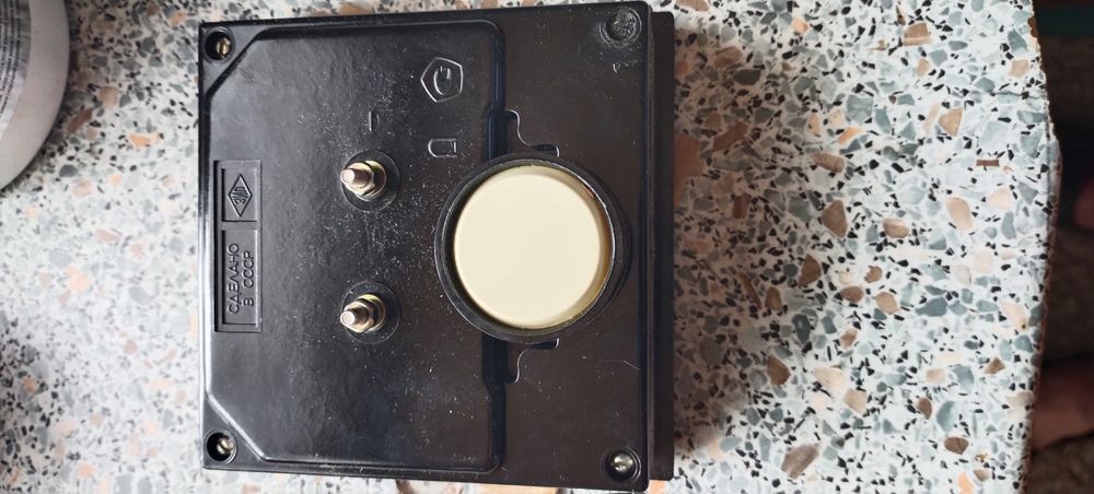 Вольтметр 250v..