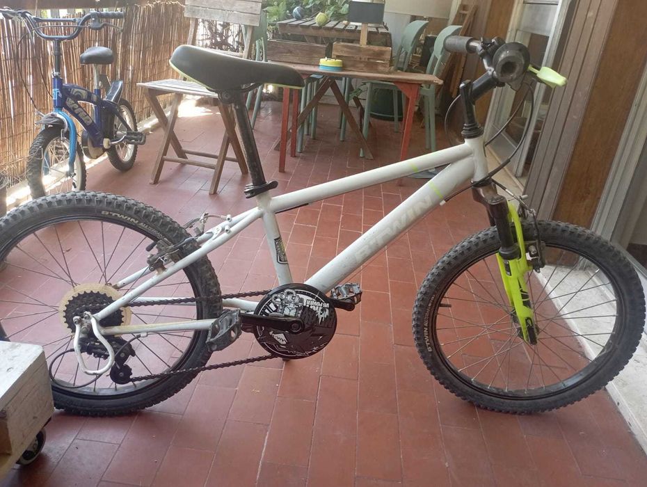 bicicleta infantil B'Twin Racing Boy 500 de 20 polegadas