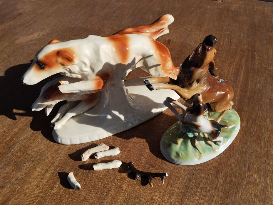 Дві статуетки під реставрацію