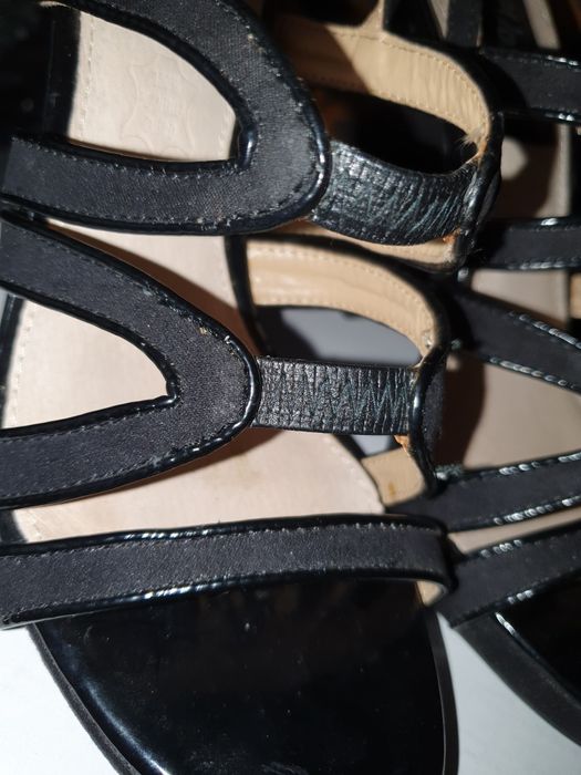 Sandálias mto elegantes Nunca Usadas.
