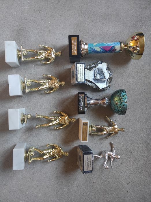 Zestaw statuetek/trofea/puchary sportowe