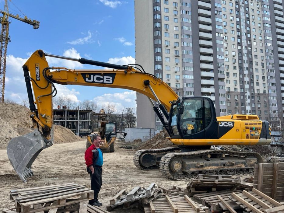 Продам гусеничний екскаватор JCB JS330 LC