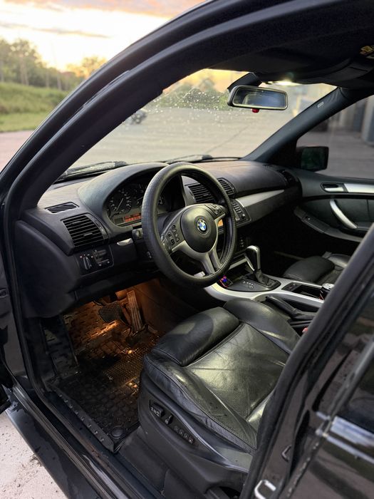 Автомобіль BMW X5
