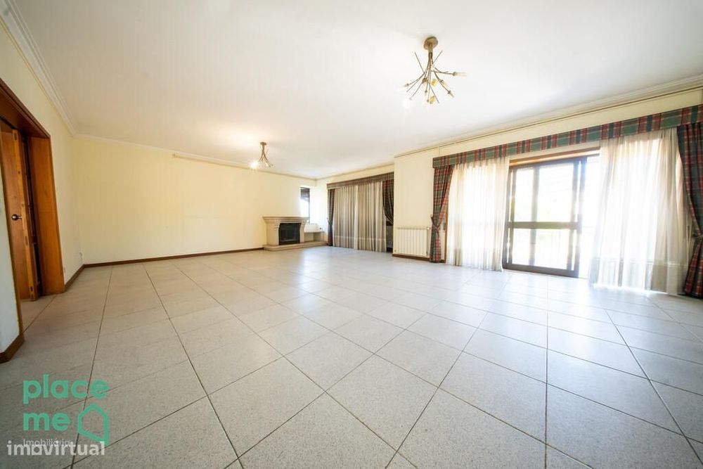 Moradia Individual com mais de 900m2 em Palmeira, Braga