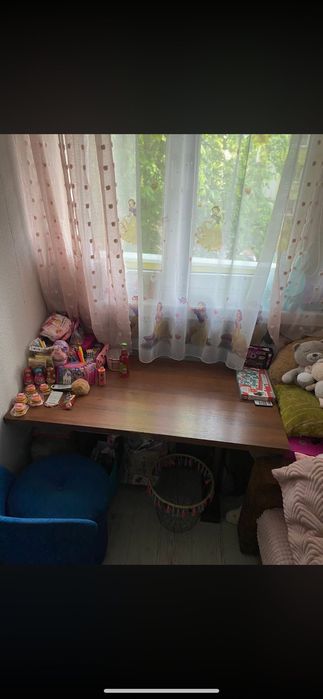 Meble (łóżko, fotel, szafa i stolik)