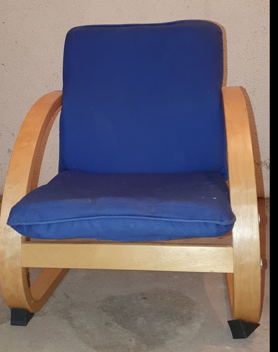 Cadeira de criança muito confortável e boa ergonomia