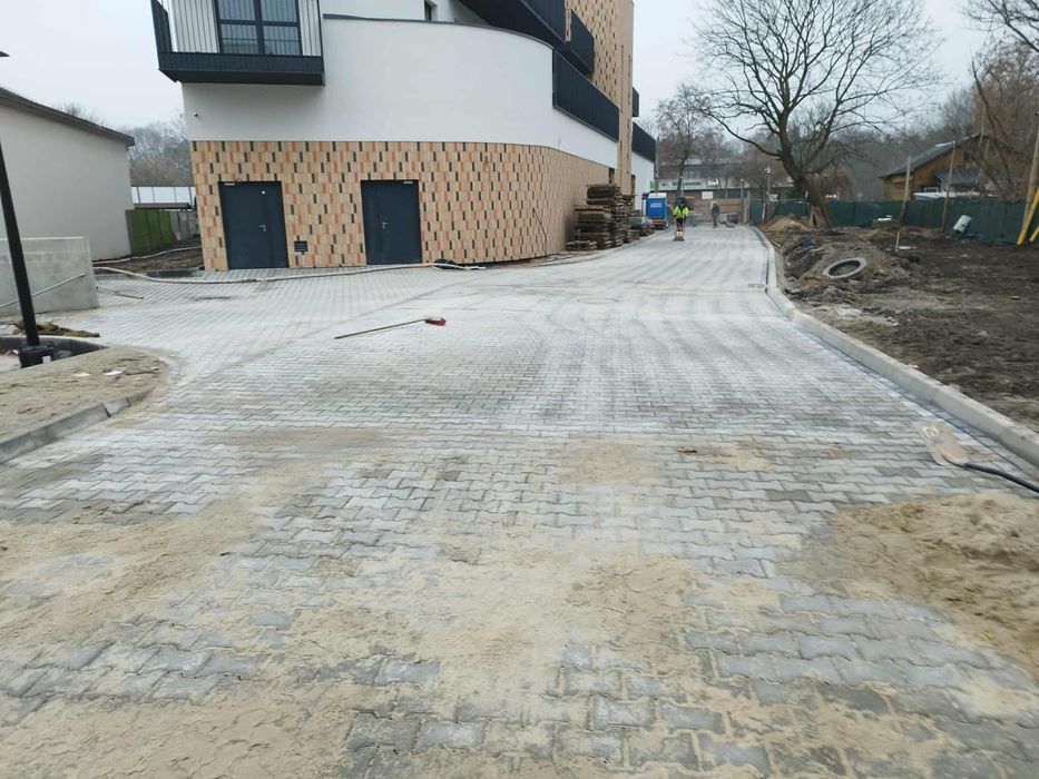 Układanie kostki brukowej schody taras chodnik droga koparka kostka