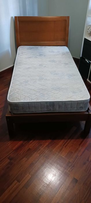 Oportunidade - Cama Solteiro