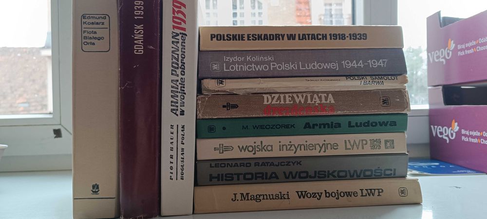 Książki o charakterze wojskowym/historycznym PRL