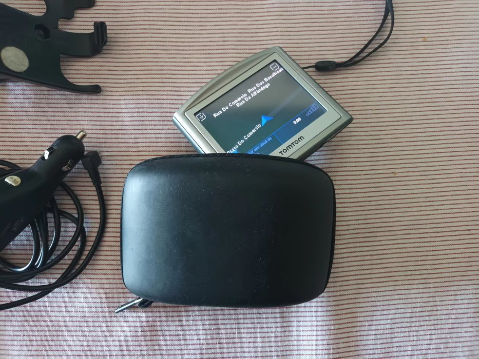 TomTom One 3rd Edition GPS with accessories.64751983650691124