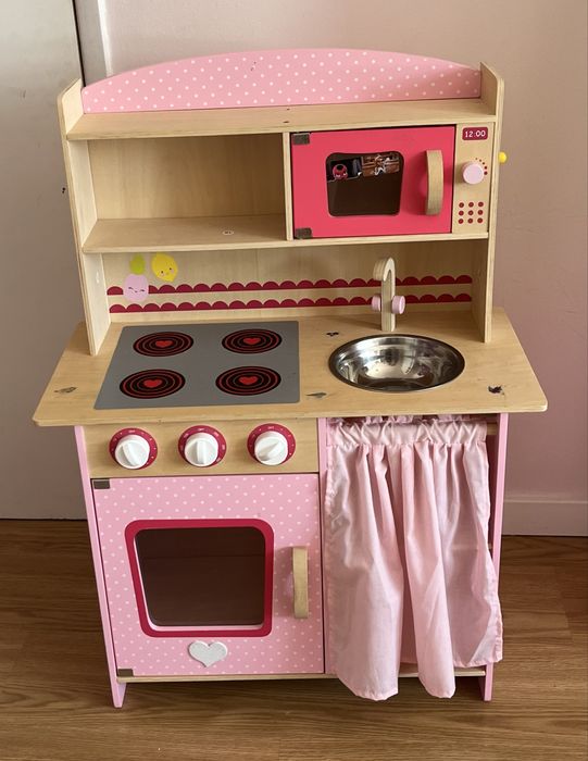 Cozinha de madeira rosa