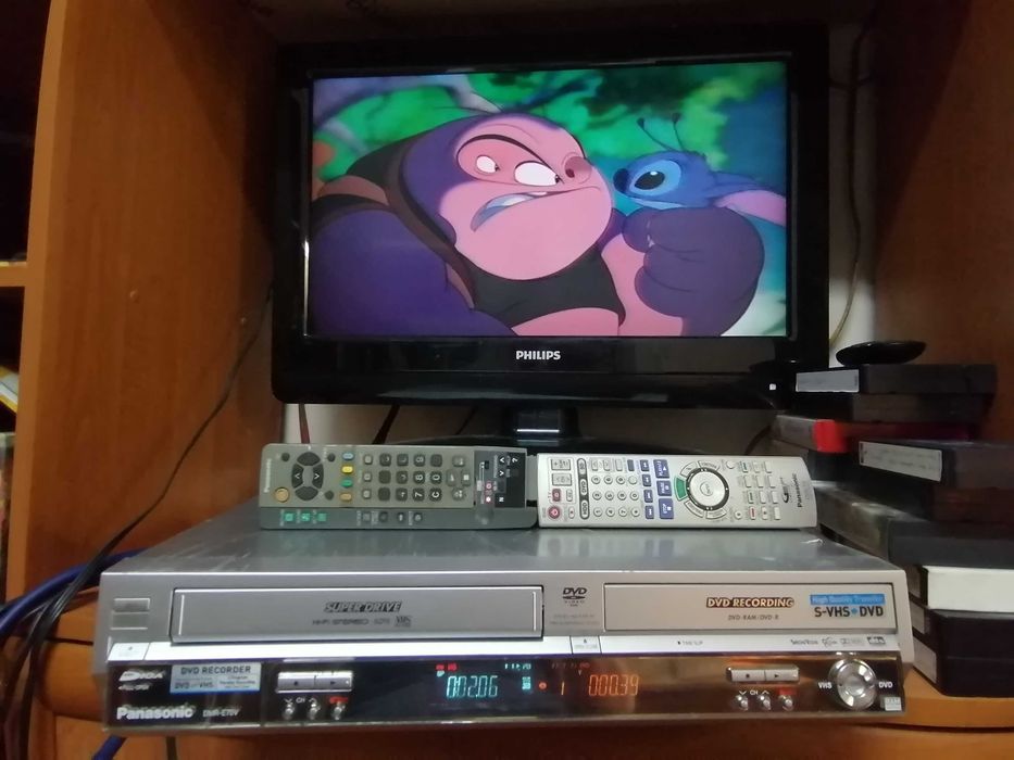 Magnetowid/Nagrywarka VHS/DVD-RW Panasonic DMR-E75V pilot