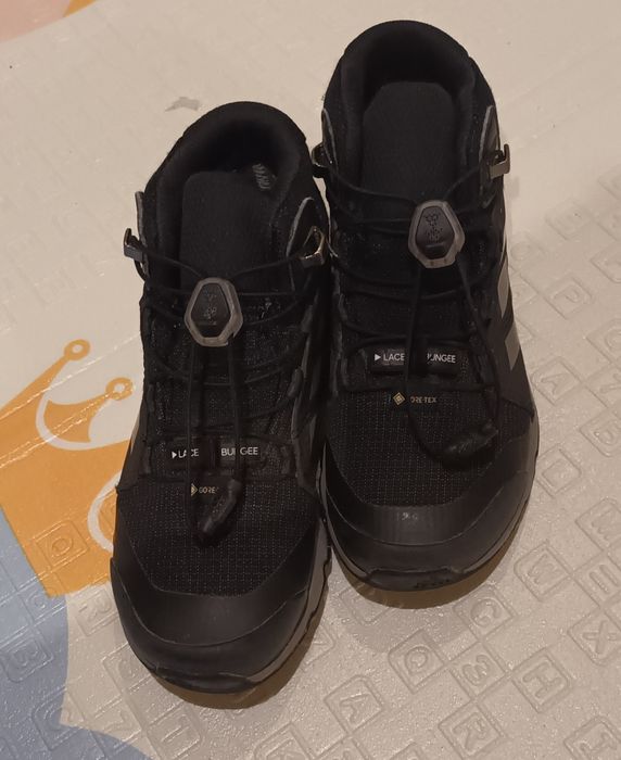Дитячі кросівки Adidas.