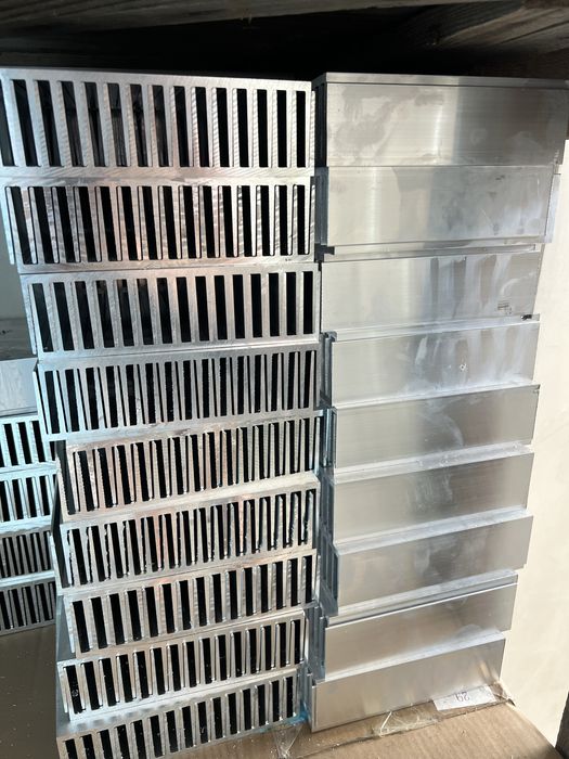 Радіатор профіль алюмінієвий для охолодження електроніки