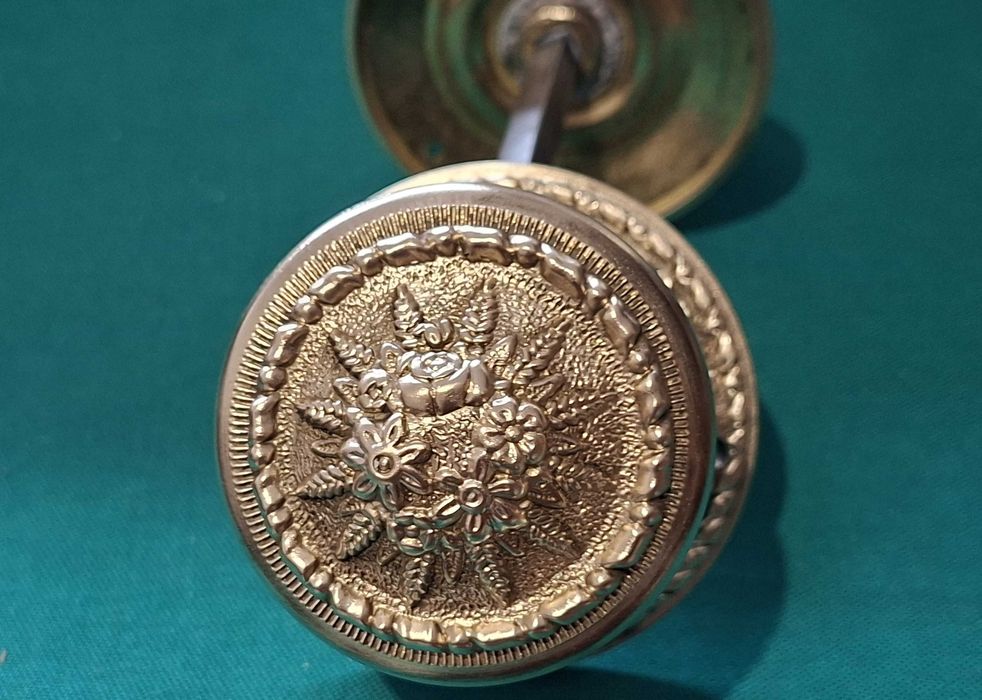 Belo Puxador de porta em latão, anos 70/80