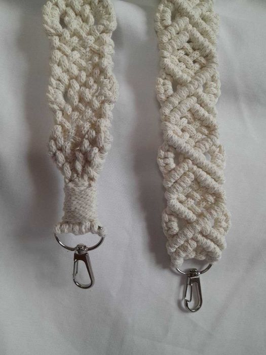 Жіноча кругла сумочка з плетеним ременем через плече. Handmade