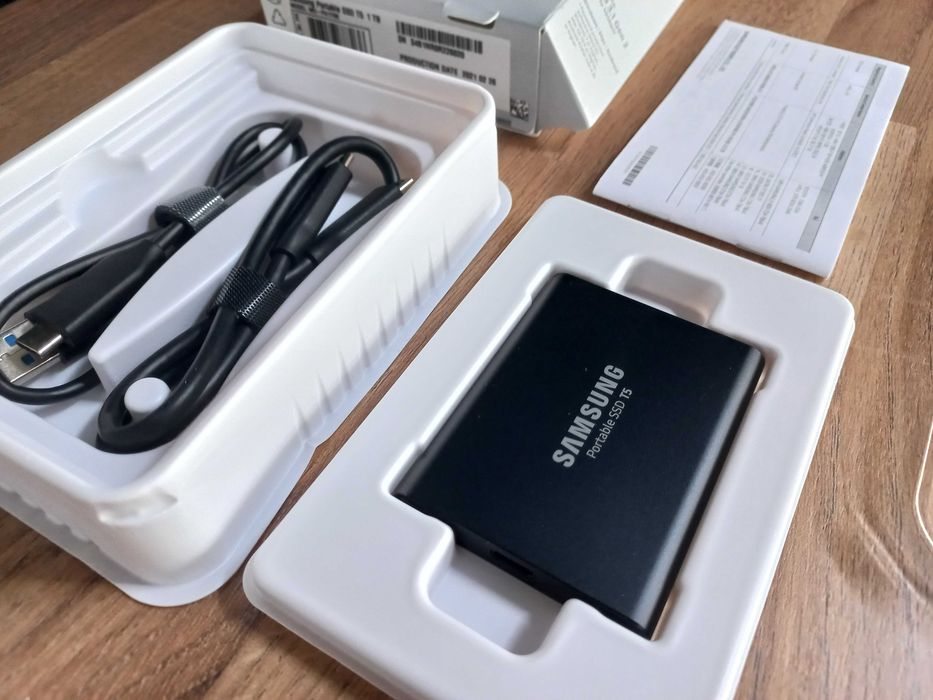 Dysk przenośny SAMSUNG Portable SSD T5 1TB NOWY