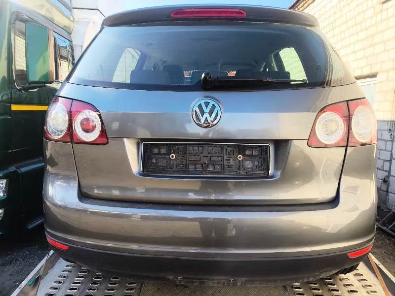 Klapa bagażnika z szybą Golf 5+ V Plus lak. LA7T