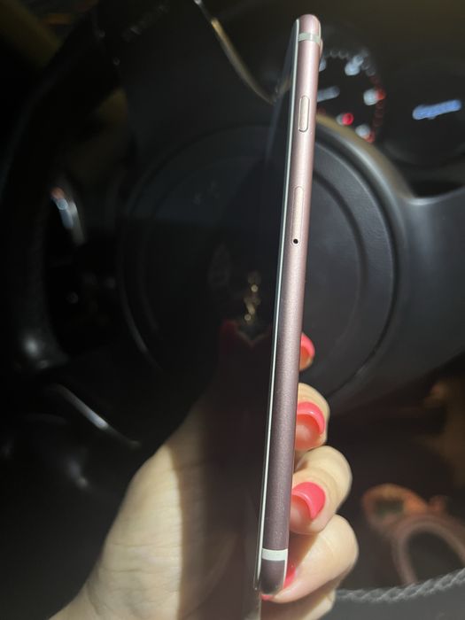 Продам Iphone 7 плюс