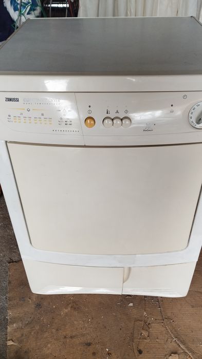 Máquina de secar roupa da zanussi