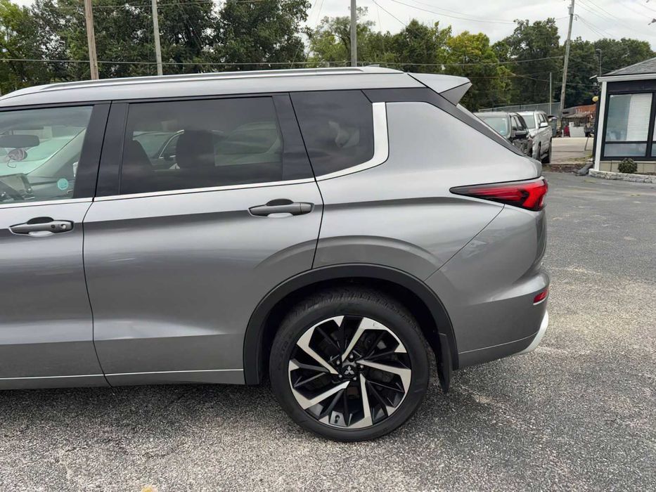 Mitsubishi Outlander      2022