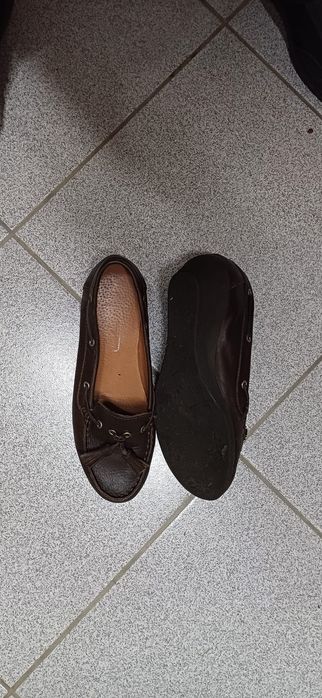 Sapatos de pele castanho