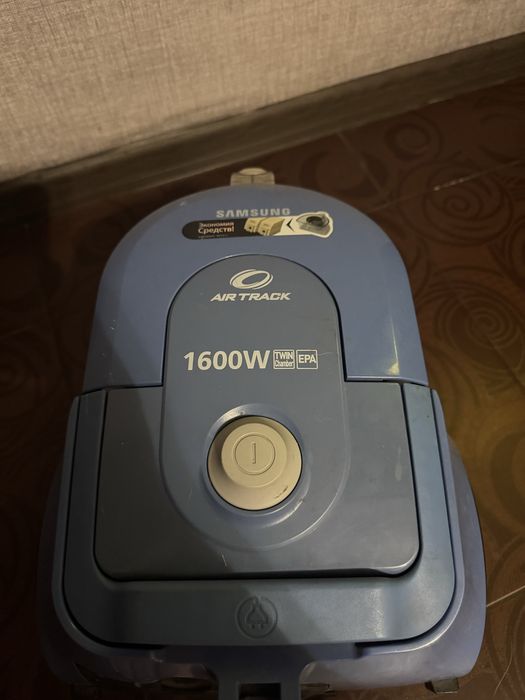 пылесос Samsung Air Track мощностью 1600 Вт (серия SC4326/SC4332)