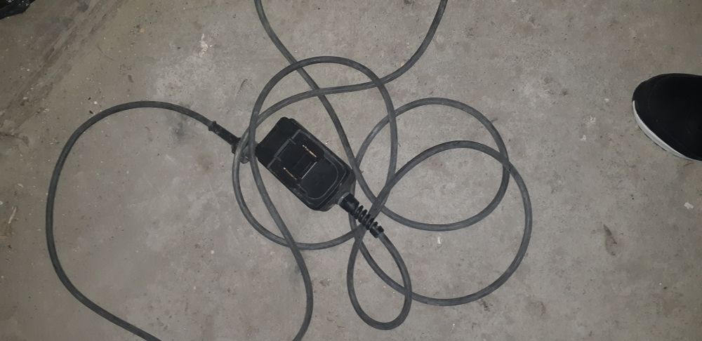 Sprzedam ładowarkę budowlaną oraz nogi do stołu