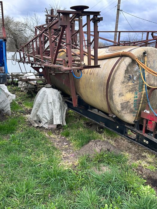 Продам причіпний оприскувач