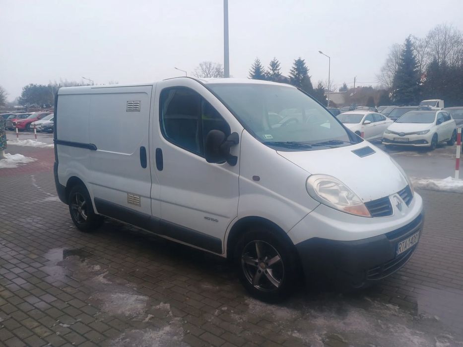 Renault TRAFIC  Sprzedam Renault TRAFIC 2,0 D furgon 2006 rok