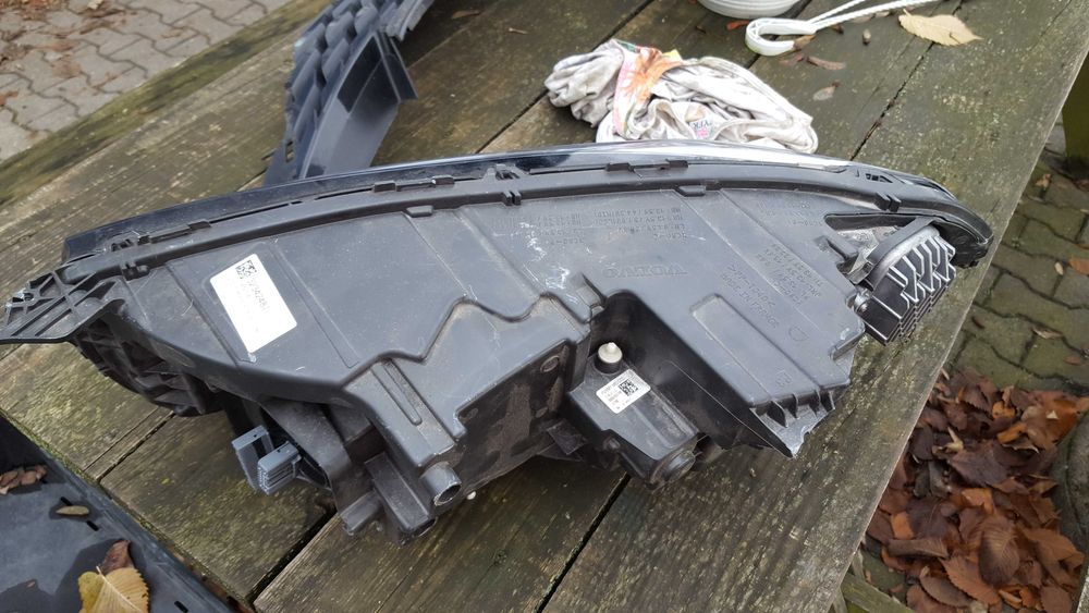 volvo xc90 II  mid led prawa