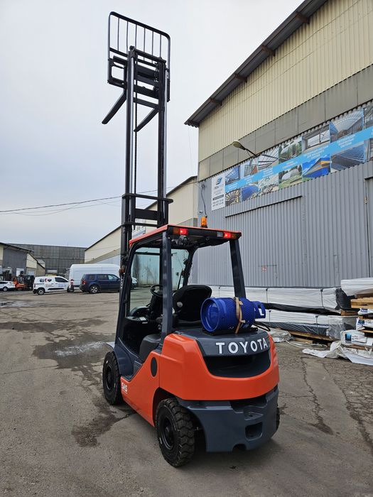 Навантажувач Toyota 2,5 тонн газовий. Вилочный погрузчик Тойота  б/у