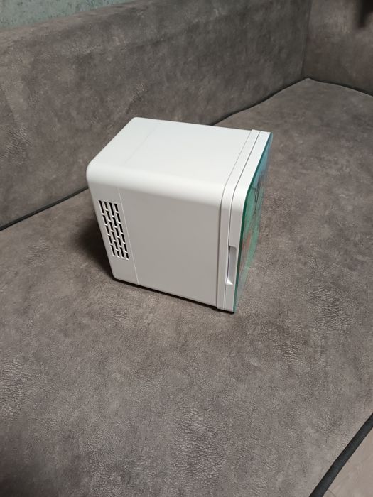 Продам холодильник для косметики