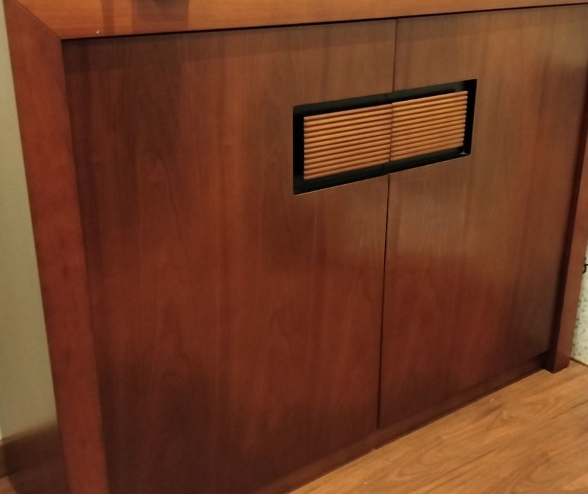 Móvel aparador cerejeira