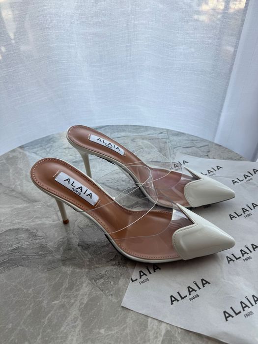 Białe szpilki Alaïa