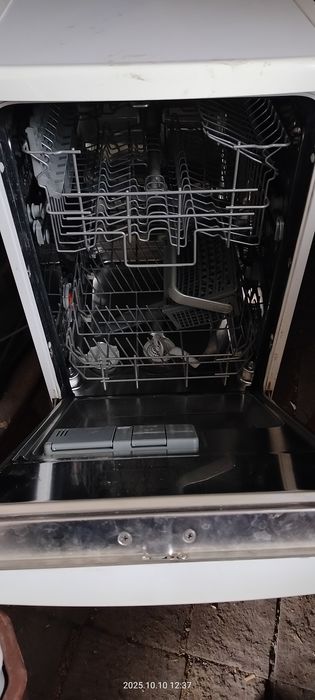 Посудомийка Electrolux під ремонт або на запчастини.