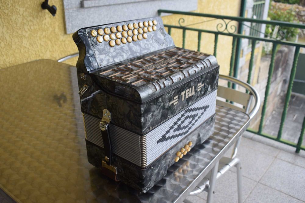Concertina Tel 3 Voz. Fa# La# Re#