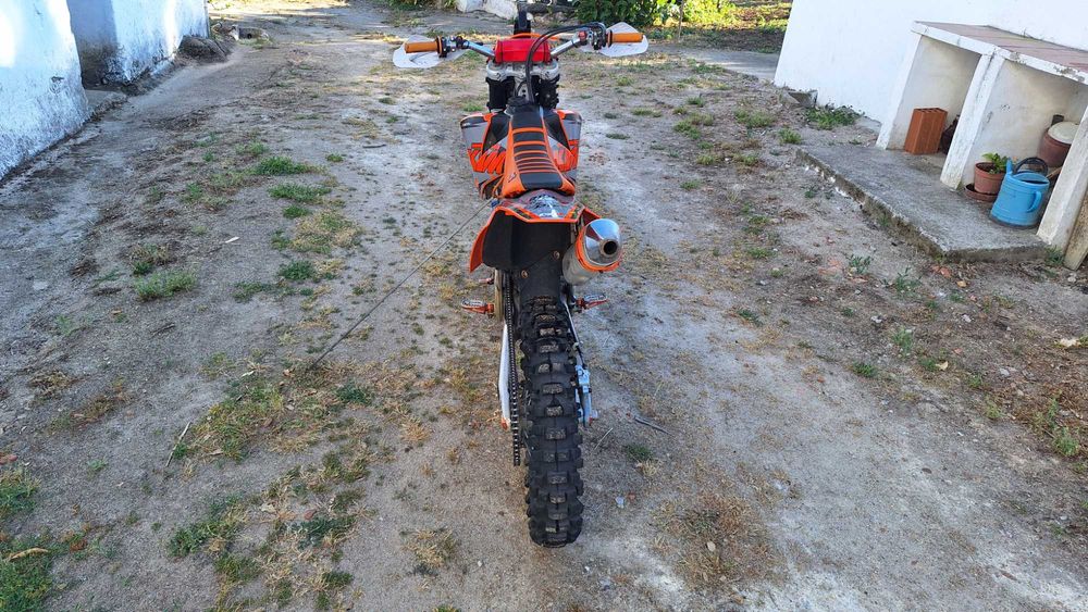 Vendo moto ktm 450 sem matrícula. Aceito propostas decentes