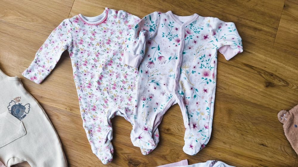 Zestaw ubranek dla dziewczynki r. 56