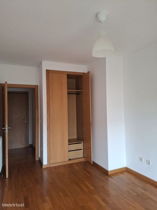 Apartamento para Arrendamento em Excelente Estado