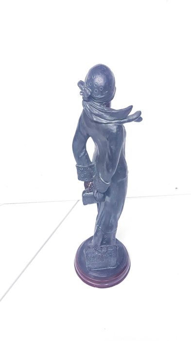 Estatueta Dama em marfinite