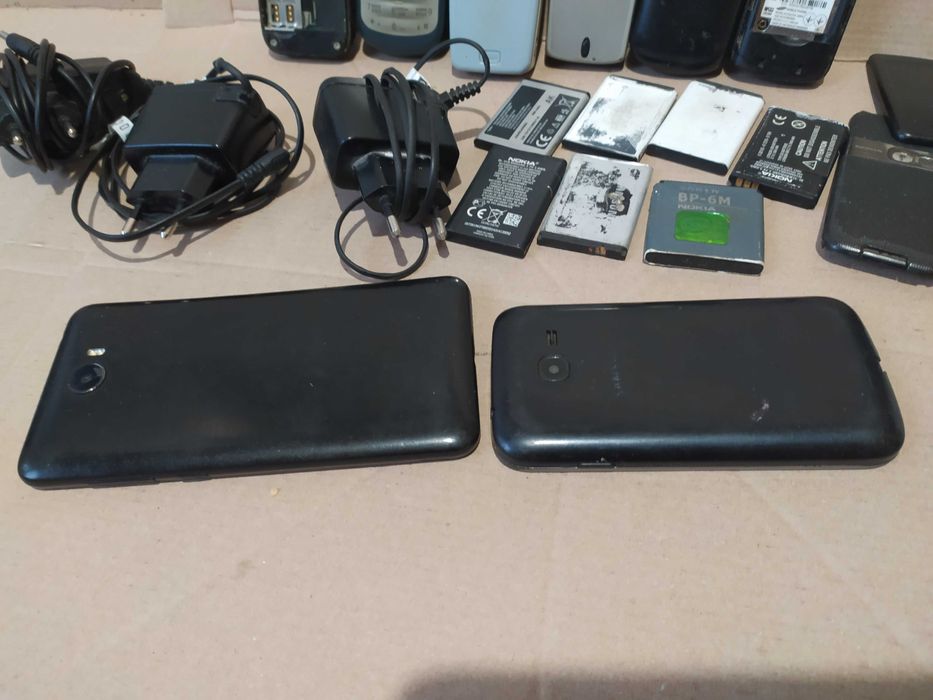 Кнопочный мобильный телефон всё вместе