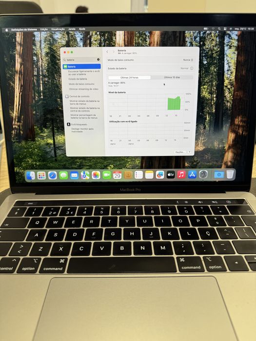 MacBook Pro com processador Intel Core i5 quad-core a 1,4GHz.