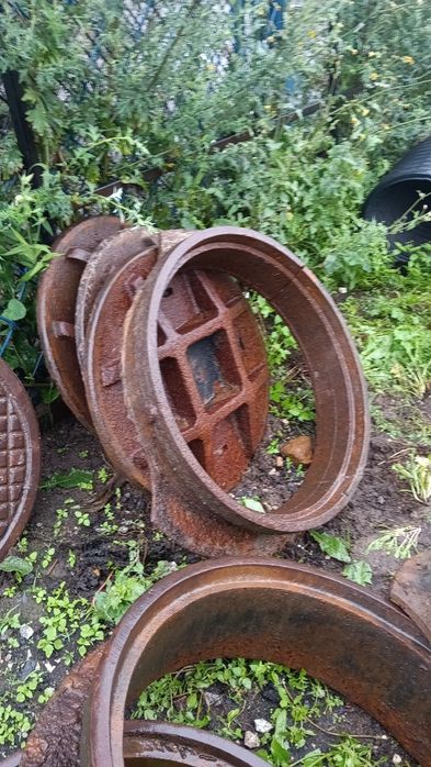 Ciężki właz żeliwny 40 ton  w bdb stanie
