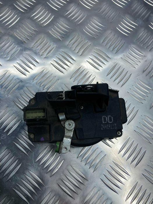 Замок дверей передній правий opel vectra b 
24414113